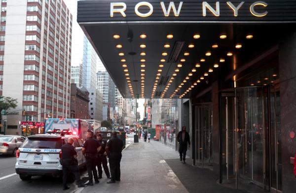 Migrants attack cops outside NYC hotel. 