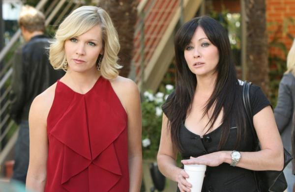 Jennie Garth, Shannen Doherty in 
