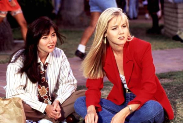 Shannen Doherty, Jennie Garth in 