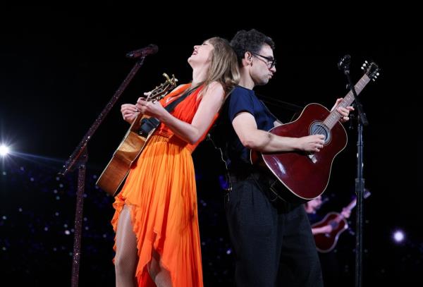 Taylor Swift and Jack Anto<em></em>noff perform at Wembley Stadium on August 20, 2024 in London, England.