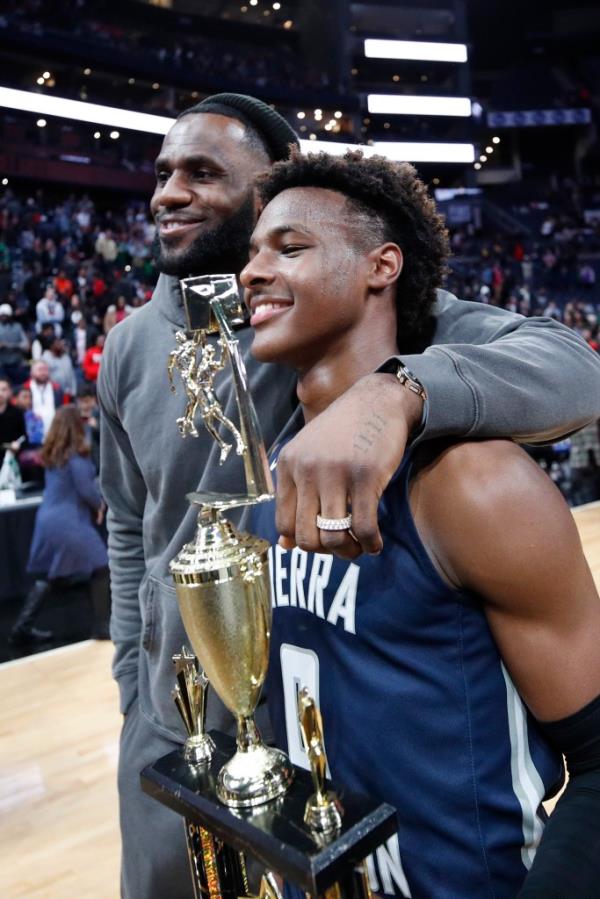 Bro<em></em>nny James