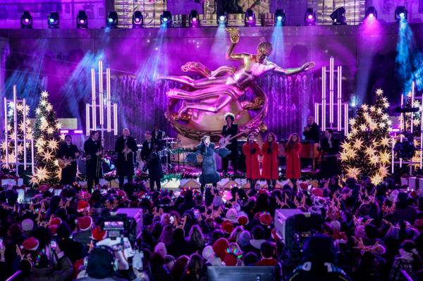 “American Idol” winner and talk show host Kelly Clarkson performed during the event.