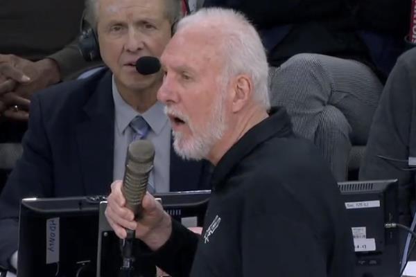 Gregg Popovich lectures the San Anto<em></em>nio crowd a<em></em>bout booing.