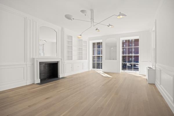 The 18-foot-wide home was originally built in 1930 by banker Henry Winthrop.