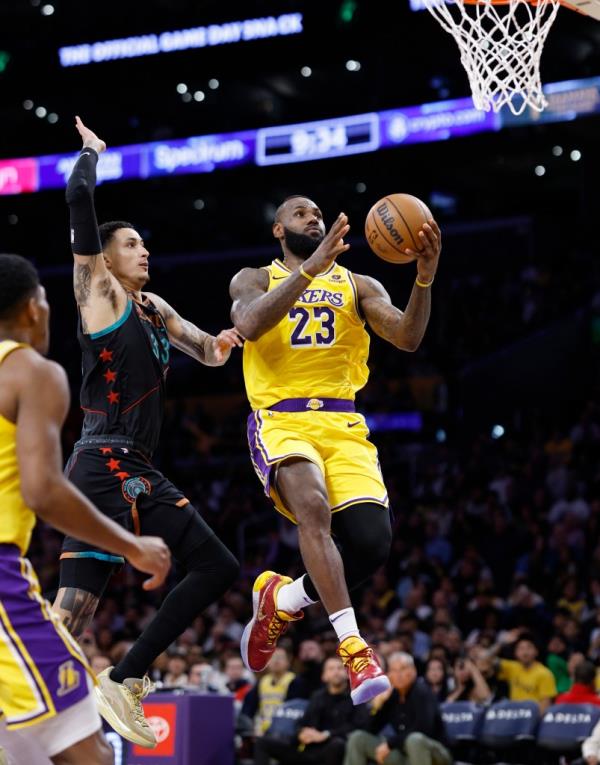 LeBron James looks to show the Thunder who is boss.