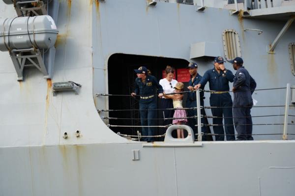 Hurricane Gilma was gearing up to hit the mainland and causing waves up to 6 feet high and winds up to 20 miles per hour. 