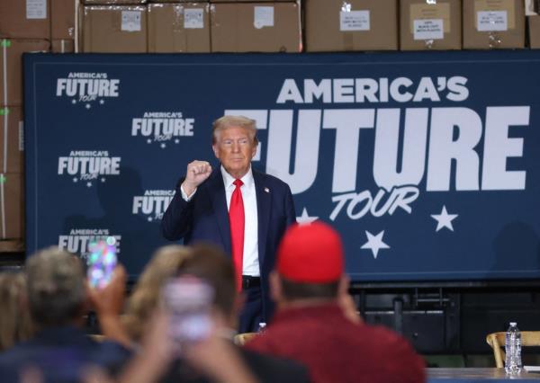Trump gesturing to the crowd in Nevada