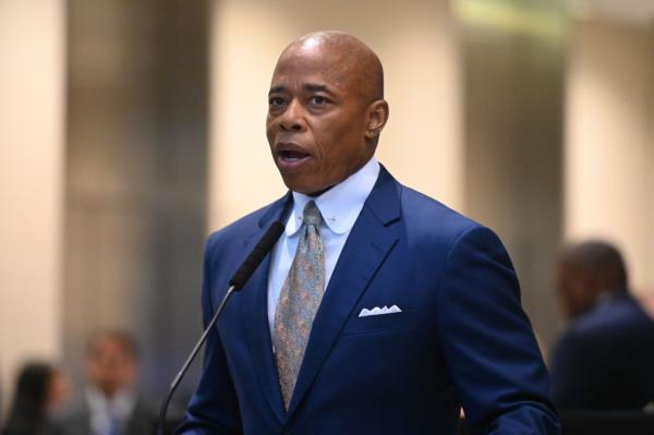 Mayor Eric Adams spoke a<em></em>bout a recent poll revealing New Yorkers are still co<em></em>ncerned a<em></em>bout crime and blamed the media for the latest numbers.</p>

<p>　　