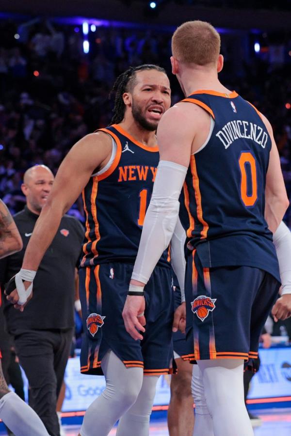 Jalen Brunson reacts with Do<em></em>nte DiVincenzo during the Knicks' win against the 76ers on Monday.