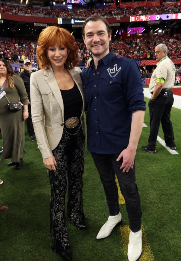 Each performer was accompanied by their own ASL interpreter including Matlin's own CODA co-star Daniel Durant, who accompanied McEntire, 68, during her performance. 