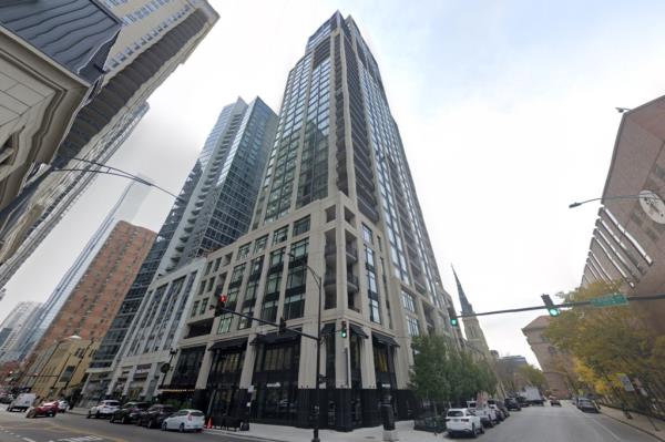 d. Griffin’s sale comes amid declining values in Chicago's luxury co<em></em>ndo market and his criticisms of Illinois's political leadership over crime and violence. 