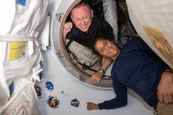 Astro<em></em>nauts Sunita Williams and Barry E. Wilmore in the Internatio<em></em>nal Space Station, preparing to vote in the U.S. election through an encrypted system.