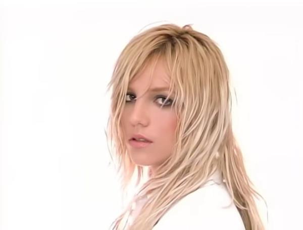 Britney Spears in Everytime video 