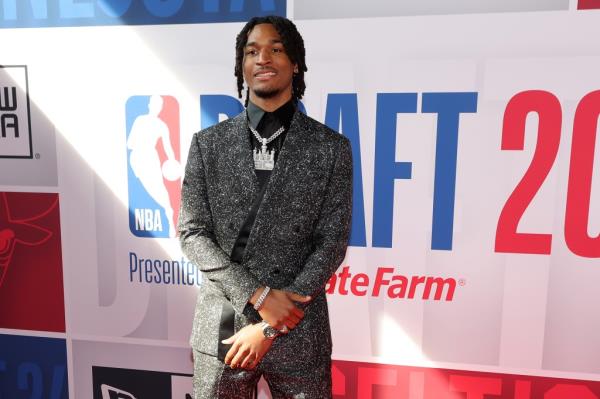 Stephon Castle will be playing with Victor Wembanyama.