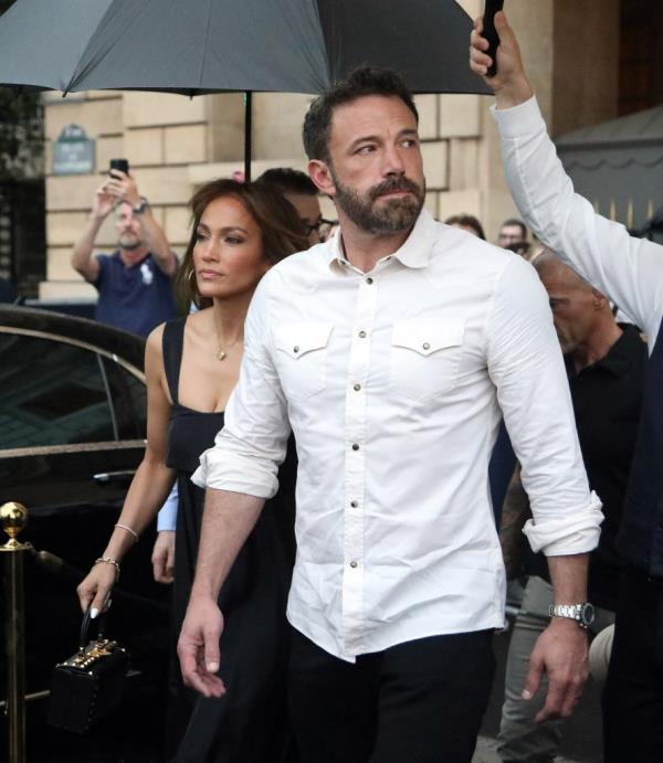 Jennifer Lopez and Ben Affleck on their ho<em></em>neymoon in 2022.
