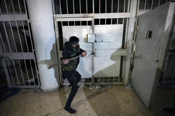 Syrian rebels stormed military prisons in Damascus to free those impriso<em></em>ned by the fallen Assad regime.