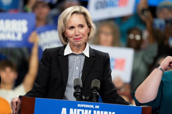 Minnesota's first lady Gwen Walz speaking at the Wisco<em></em>nsin rally.