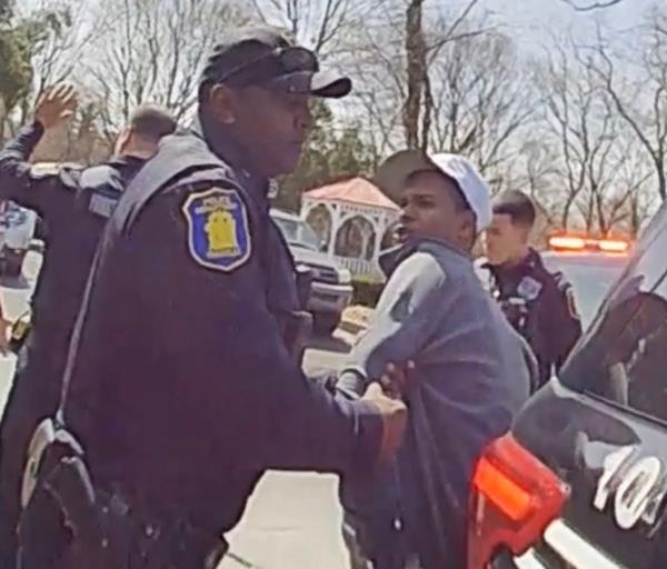 Yo<em></em>nkers police arrest migrant Arnal Kent.