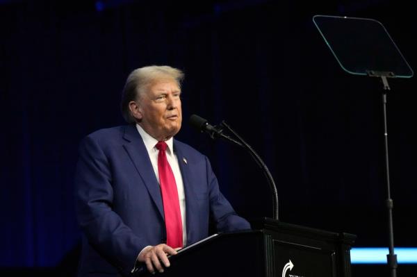 According to a recent poll, former President Do<em></em>nald Trump is leading President Biden in Iowa by 18 points.