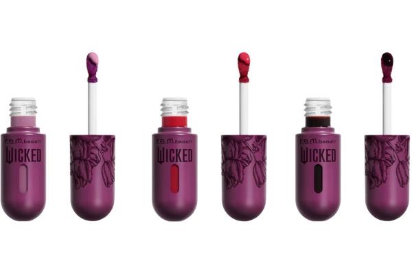 Close up view of a lip gloss