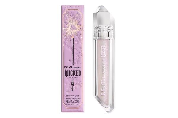 A close up of a lip gloss