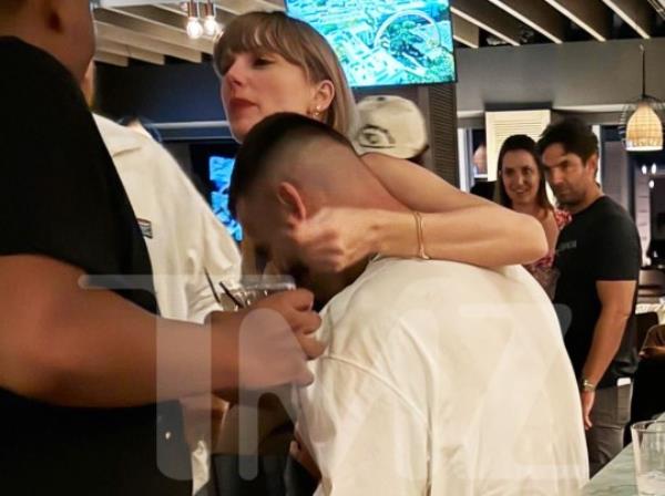 Taylor Swift Wraps Arm Around Travis Kelce's Neck in New After-Party Photo **MUST l<em></em>ink TO TMZ** https://www.tmz.com/2023/09/27/taylor-swift-travis-kelce-hug-neck-pda-couple-dating/