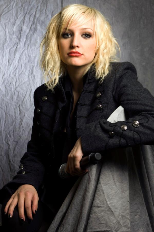 Portrait of musician Ashlee Simpson at the Genessee Theater, Waukegan, Illinois, December 15, 2005. 