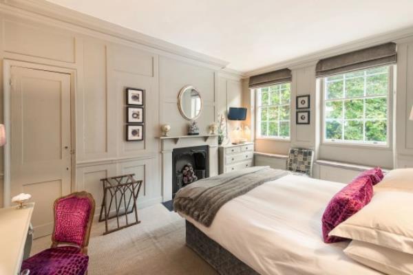 Private Room in a Georgian Home (London, United Kingdom)