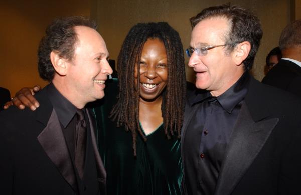 Billy Crystal, Whoopi Goldberg and Robin Williams in 2001 as she was awarded The Mark Twain Prize.