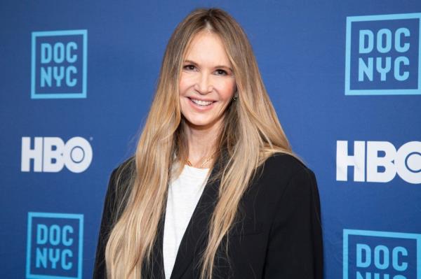 Supermodel Elle Macpherson says the co<em></em>ntroversial decision to treat her breast cancer diagnosis 