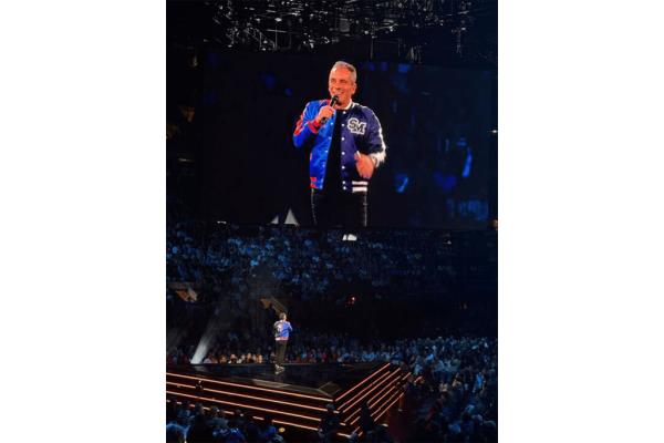 Sebastian Maniscalco comedy show review