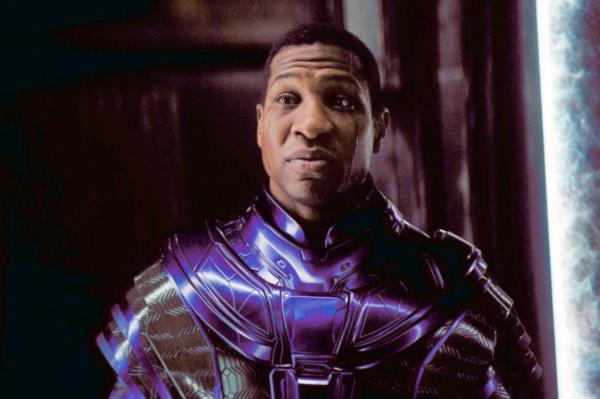 majors in court hallway