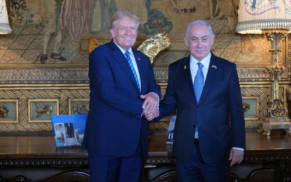 Former President Do<em></em>nald Trump shaking hands with Israeli Prime Minister Benjamin Netanyahu at Mar-a-Lago estate, Palm Beach, Florida