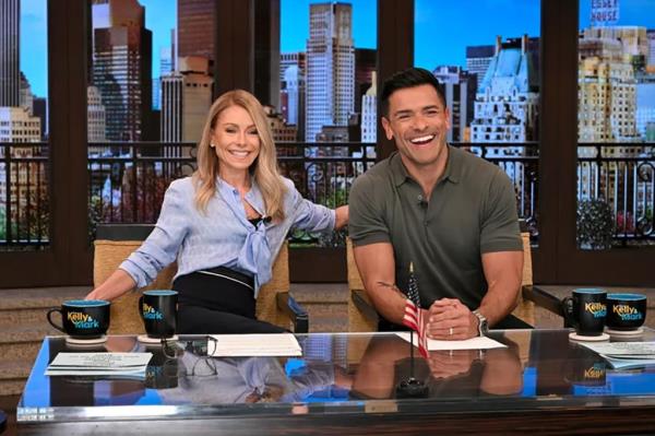 Kelly Ripa and Mark Co<em></em>nsuelos on Monday's episode of 