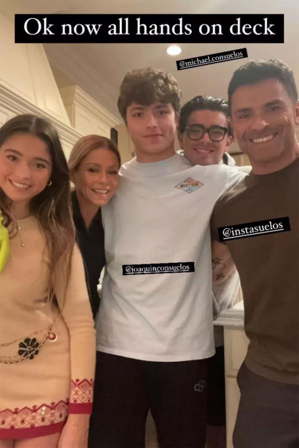 The pair with their kids on Thanksgiving.