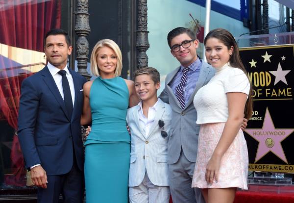 Kelly Ripa, Mark Consuelos, daughter Lola Consuelos, sons Michael Co<em></em>nsuelos and Joaquin Co<em></em>nsuelos in 2015.