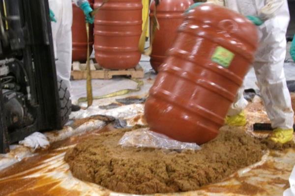 A K-9 a<em></em>lerted officers to inspect the shipment of jalape?o paste more closely. 