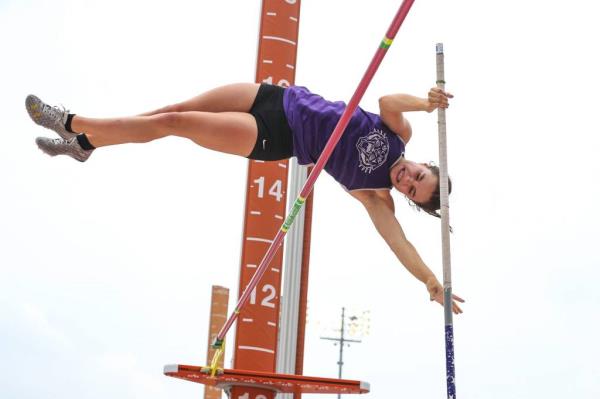 Avery Koo<em></em>nce competes in the Class 2A pole vault at the UIL State Track and Field meet.