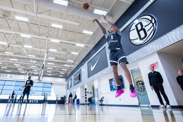 Lo<em></em>nnie Walker