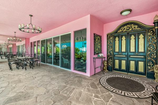 zsa zsa gabor palm springs home finds buyer