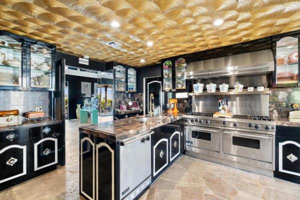 zsa zsa gabor palm springs home finds buyer