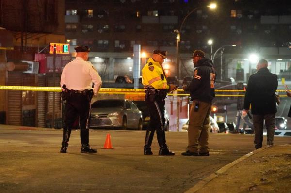 A photo of cops probing the scene wher<em></em>e a 35-year-old man operating a moped crashed into a sedan