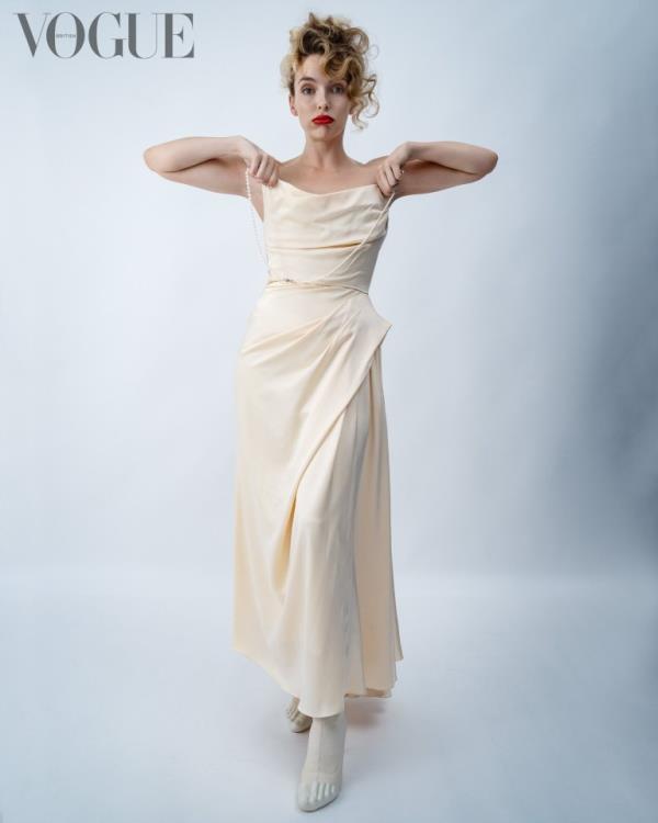 BRITISH VOGUE CELEBRATES TRADITION & REVOLUTION IN THE GREAT BRITAIN DECEMBER ISSUE