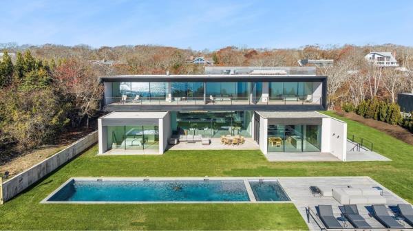 One home is made up of six bedrooms and 10 bathrooms. 