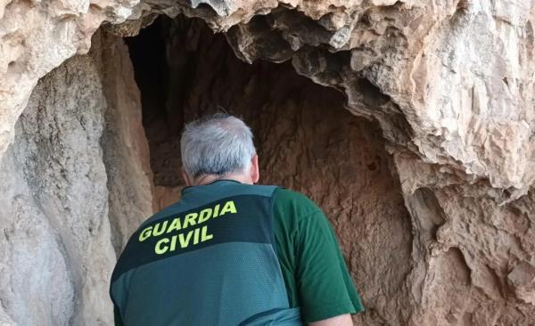 Spanish law enforcement investigating cave