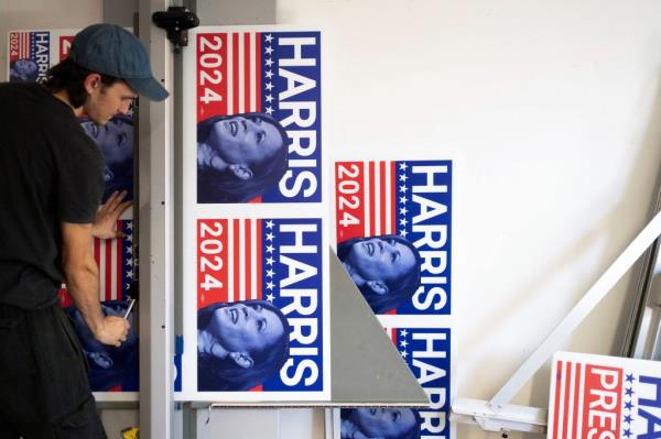Print production specialist Aaron Miller cutting Kamala Harris campaign signs at the Gloo Factory, Tucson, Arizona, July 25, 2024