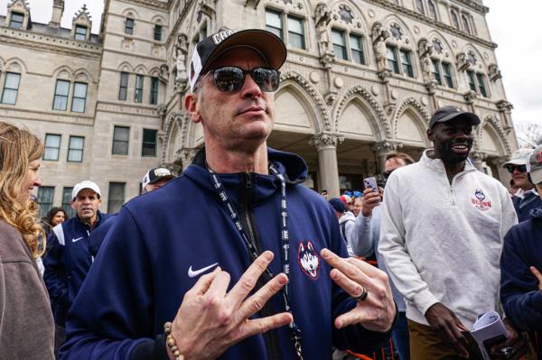 Dan Hurley chose Storrs over Hollywood.