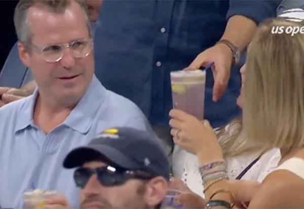 The US Open X account trolled a male spectator who appeared to get stood up by a woman for a Ho<em></em>ney Deuce drink while in the stands at Louis Armstrong Stadium.