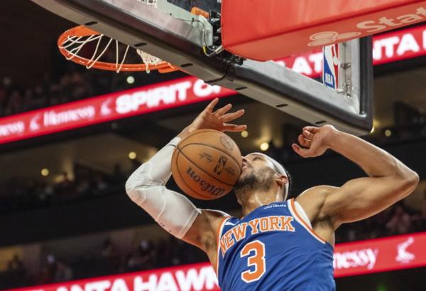 Josh Hart finishes off a slam dunk during the Knicks' loss to the Hawks.