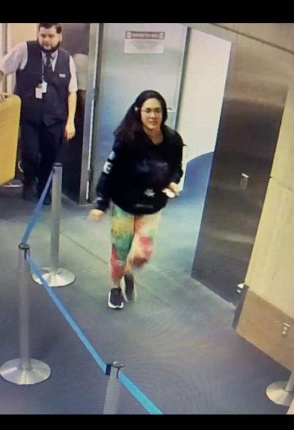 Hannah Kobayashi, a missing woman from Maui, in an elevator, looking similar to celebrity Hortência Marcari